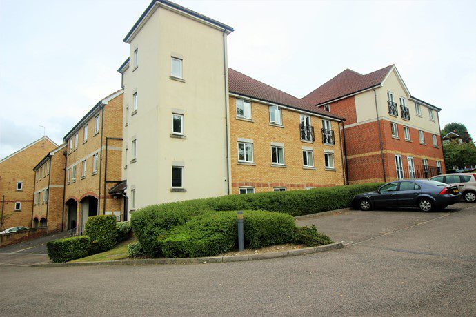 Two Bedroom Flat In Redhill Town Centre