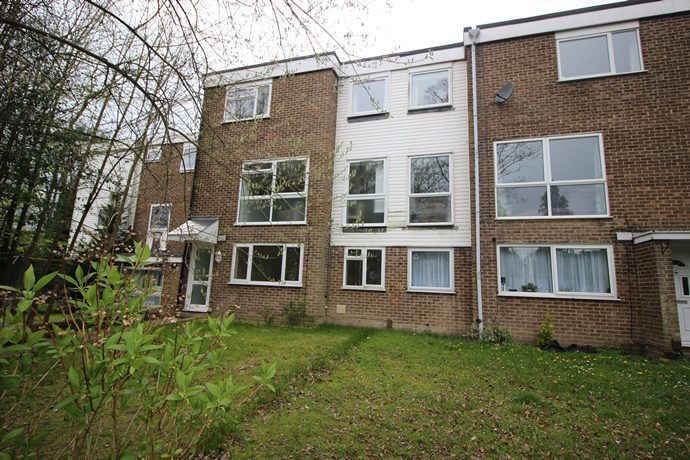 crawley 2 bed maisonette
